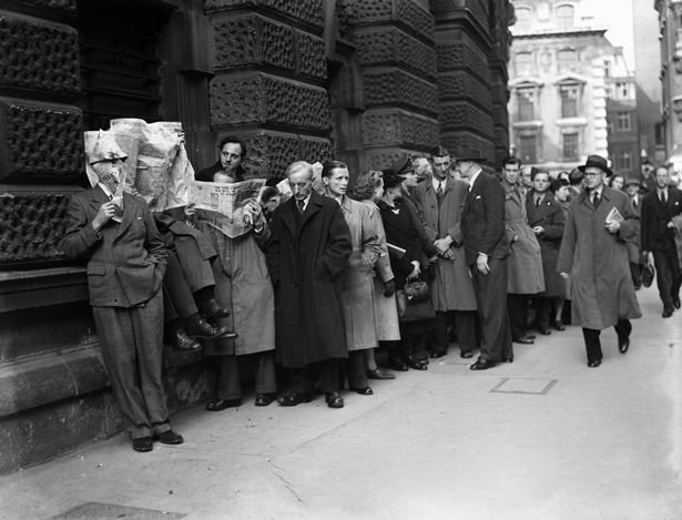 Crowds outside courthouse