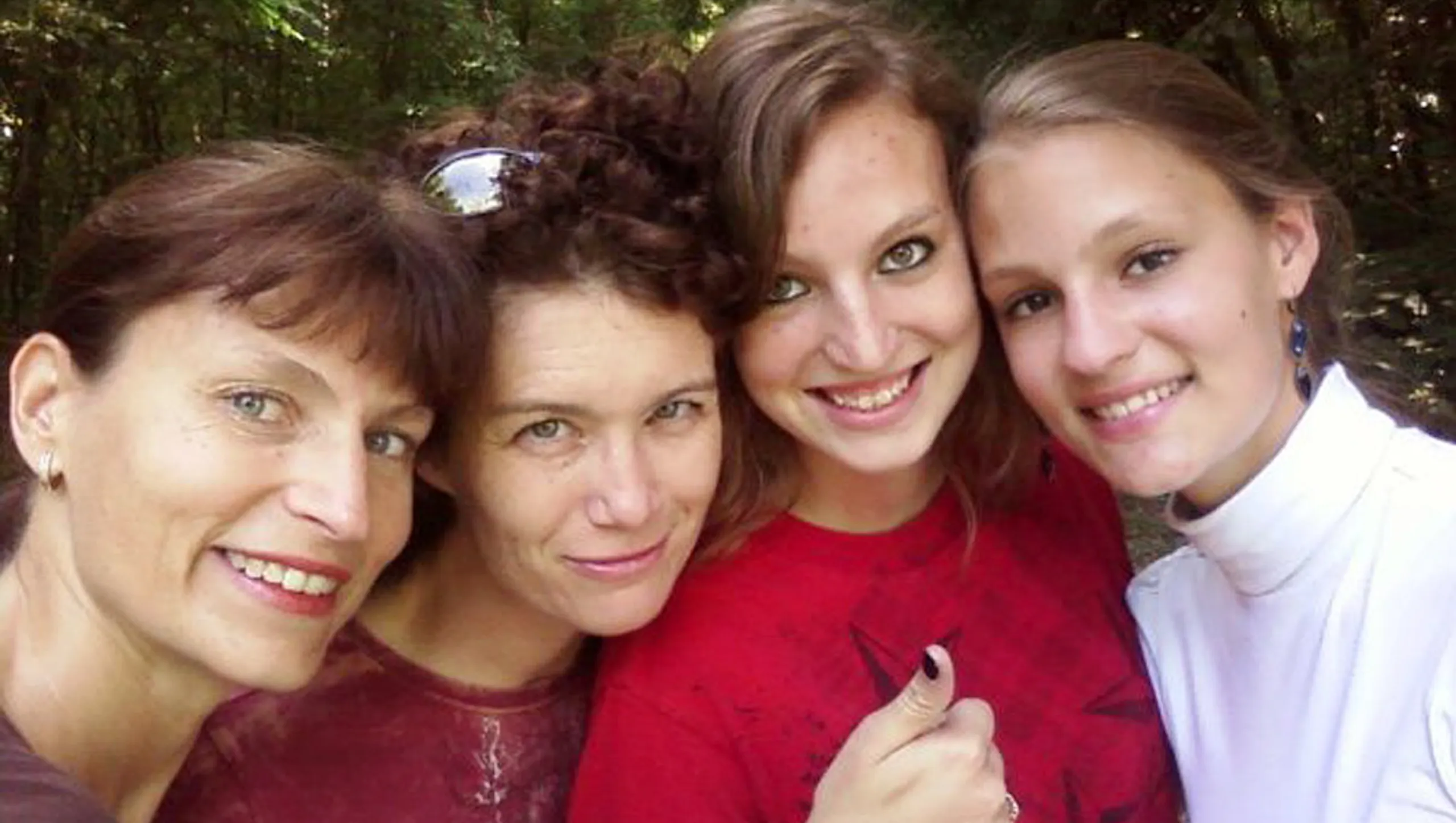 Karen Kahler, Sunny Reese, Lauren Kahler and Emily Kahler 