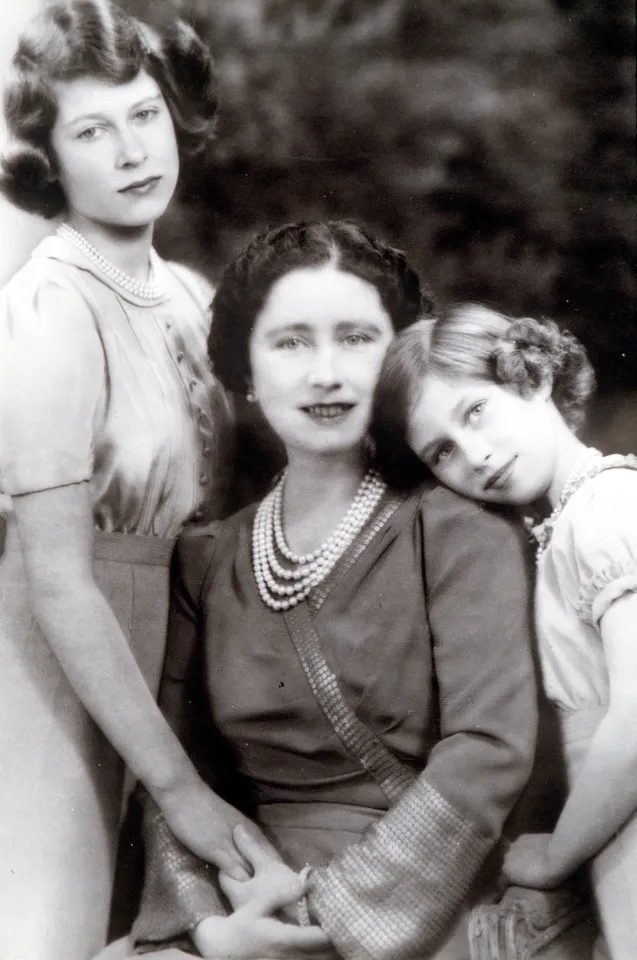 Katherine & Nerissa Bowes-Lyon with Fenella Bowes-Lyon