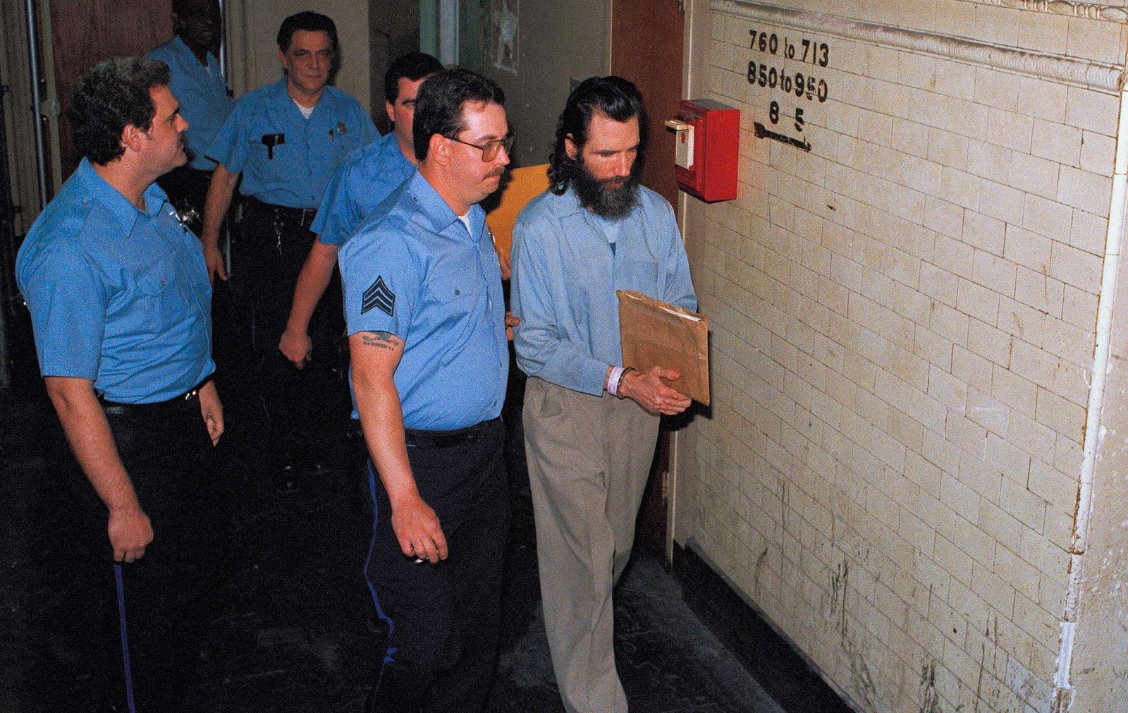 Gary Heidnik escorted by police
