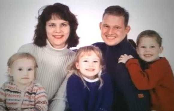 MaryJane and Christian Longo with Zachery, Sadie and Madison